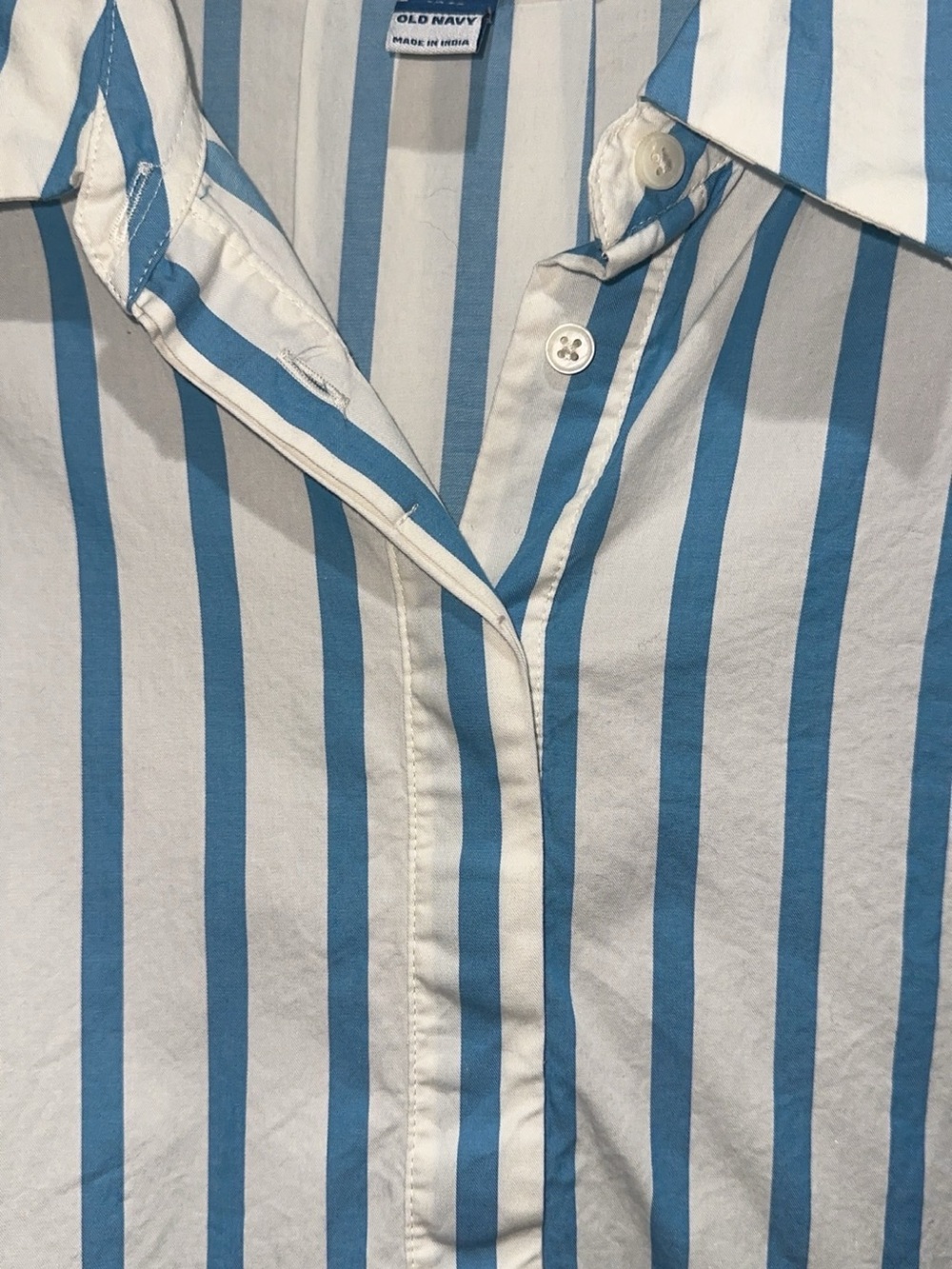 Old Navy White and Blue Striped Men’s Short-Sleeve Polo Shirt - Picture 2 of 3